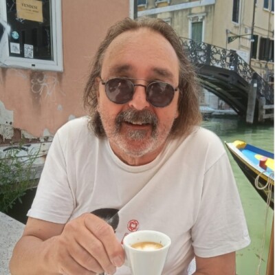 Photo of Simon Tonkin sat outside.