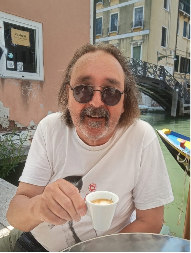 Photo of Simon Tonkin sat outside.