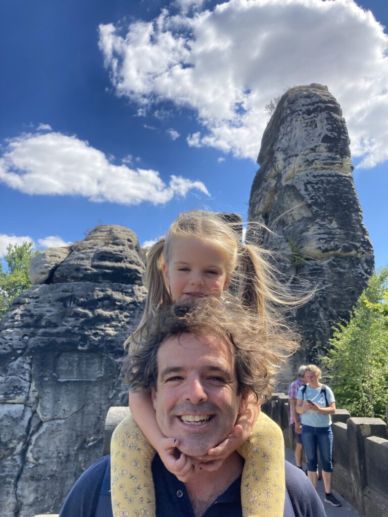 Photo of Eoghan with his daughter on his shoulders